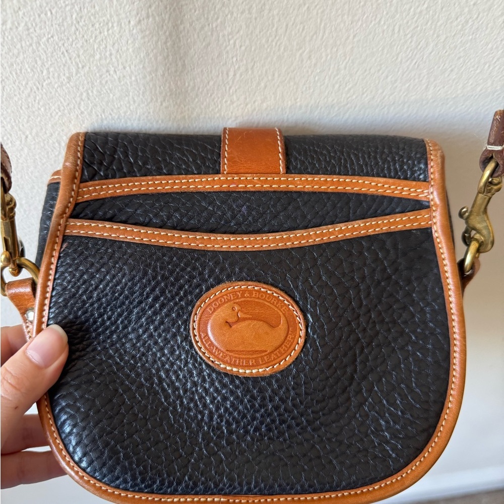 CONSIGNED—Vintage ‘90’s Dooney & Bourke Crossbody - Picture 7 of 10
